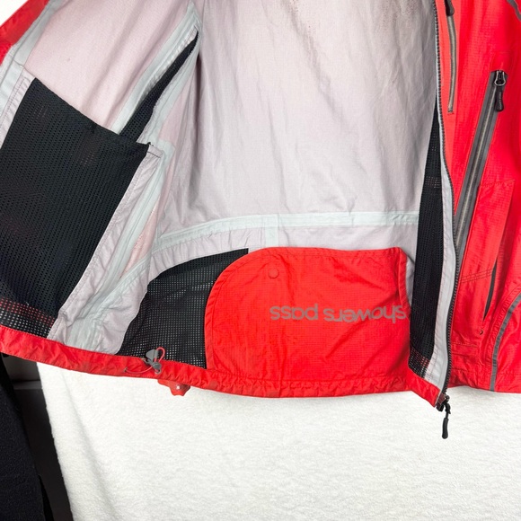 Showers Pass Men's Refuge Jacket Red Size M Outdoor Biking Mountaineering Hiking - Picture 11 of 16